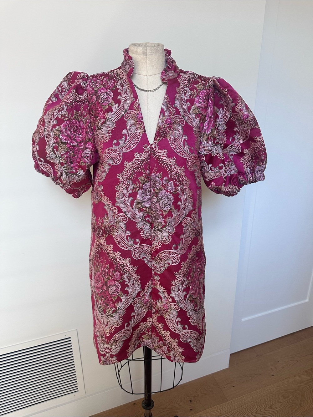 THML Fuschia & Gold Jacquard Puff-Sleeve Mini Dress Paisley Detail (S)